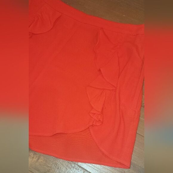 NWOT H&M Red Flutter Ruffle Shorts 10 - Picture 4 of 13